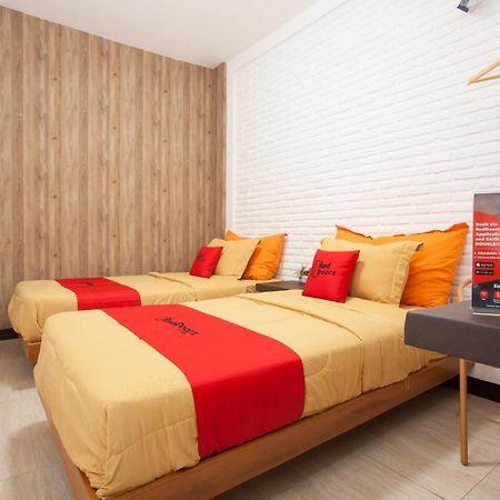 Hotel Reddoorz Near Museum Angkut Batu Exterior foto