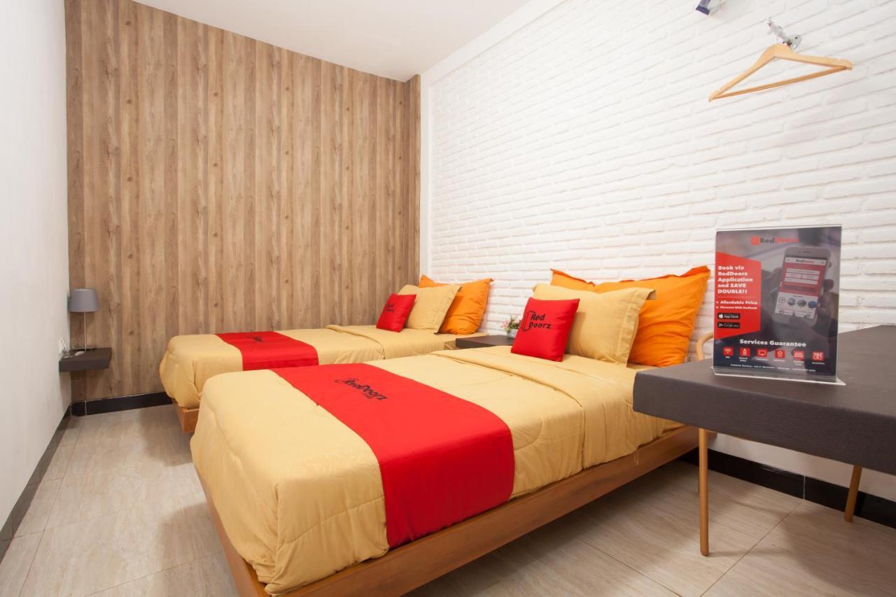 Hotel Reddoorz Near Museum Angkut Batu Exterior foto