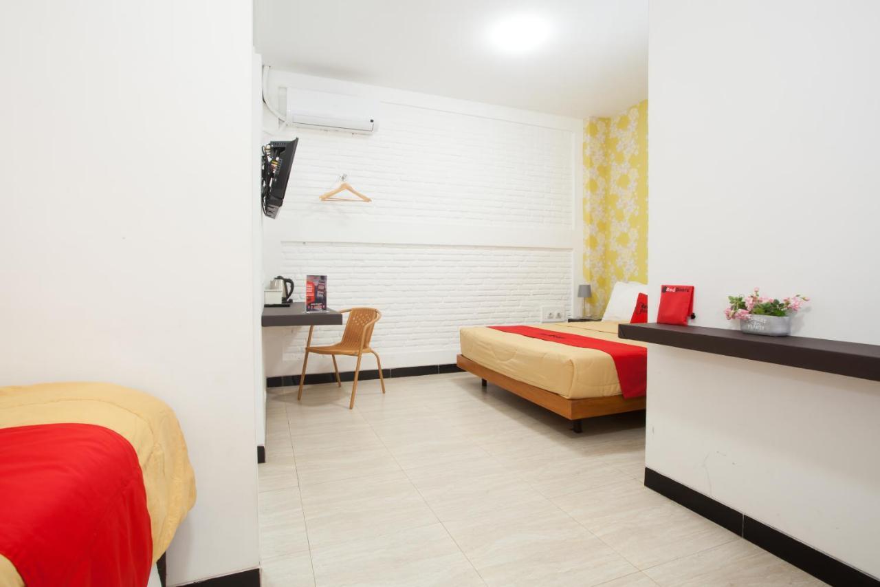 Hotel Reddoorz Near Museum Angkut Batu Exterior foto