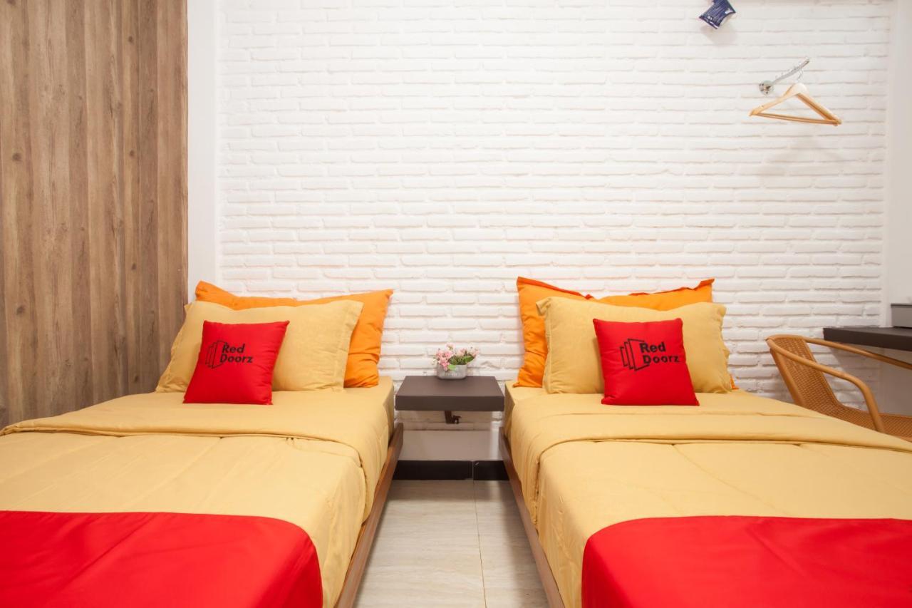 Hotel Reddoorz Near Museum Angkut Batu Exterior foto