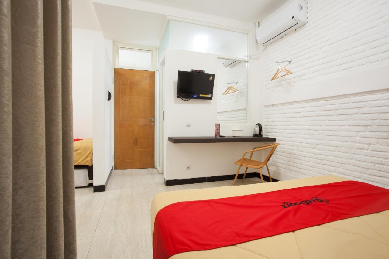 Hotel Reddoorz Near Museum Angkut Batu Exterior foto
