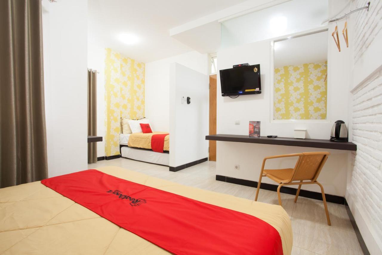 Hotel Reddoorz Near Museum Angkut Batu Batu  Exterior foto