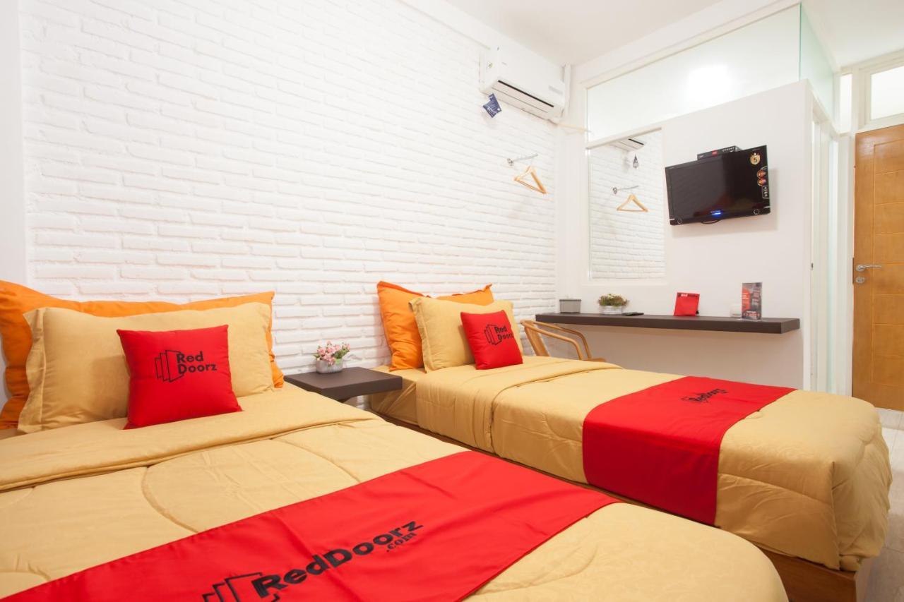 Hotel Reddoorz Near Museum Angkut Batu Batu  Exterior foto