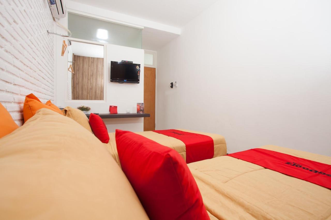 Hotel Reddoorz Near Museum Angkut Batu Exterior foto