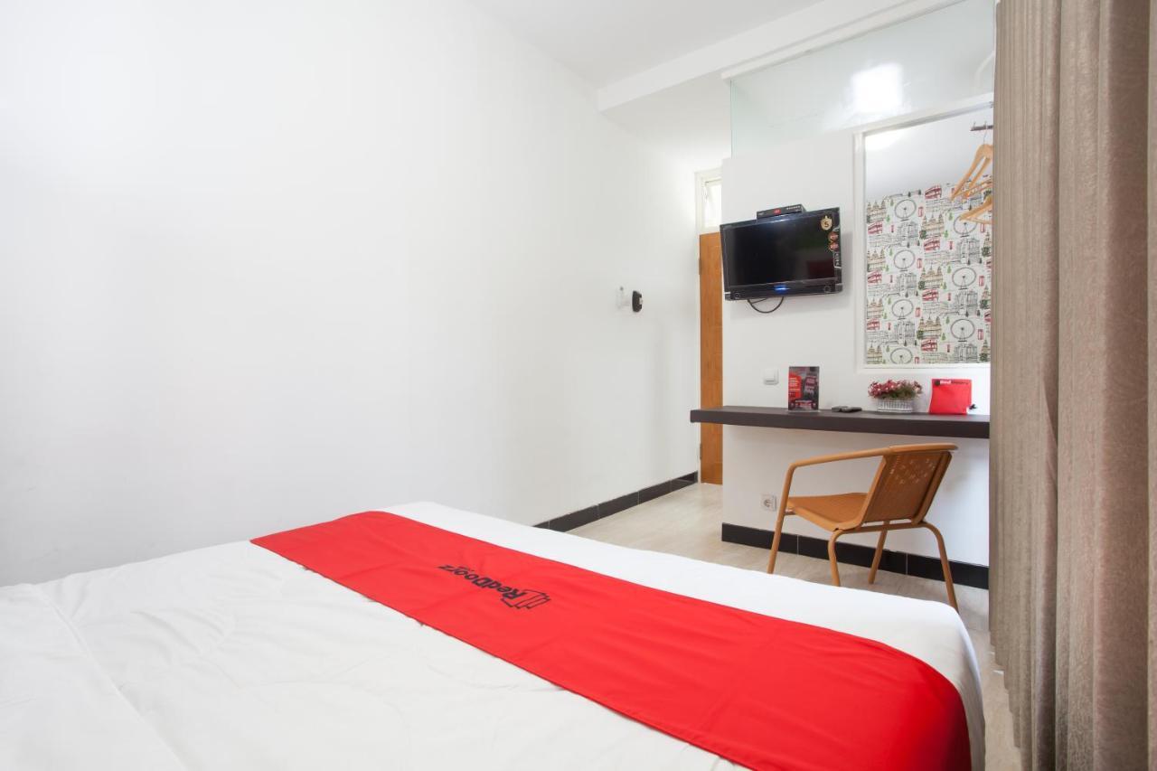 Hotel Reddoorz Near Museum Angkut Batu Exterior foto